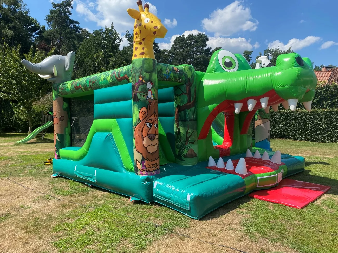 Spring Events: Krokodil springkasteel foto4