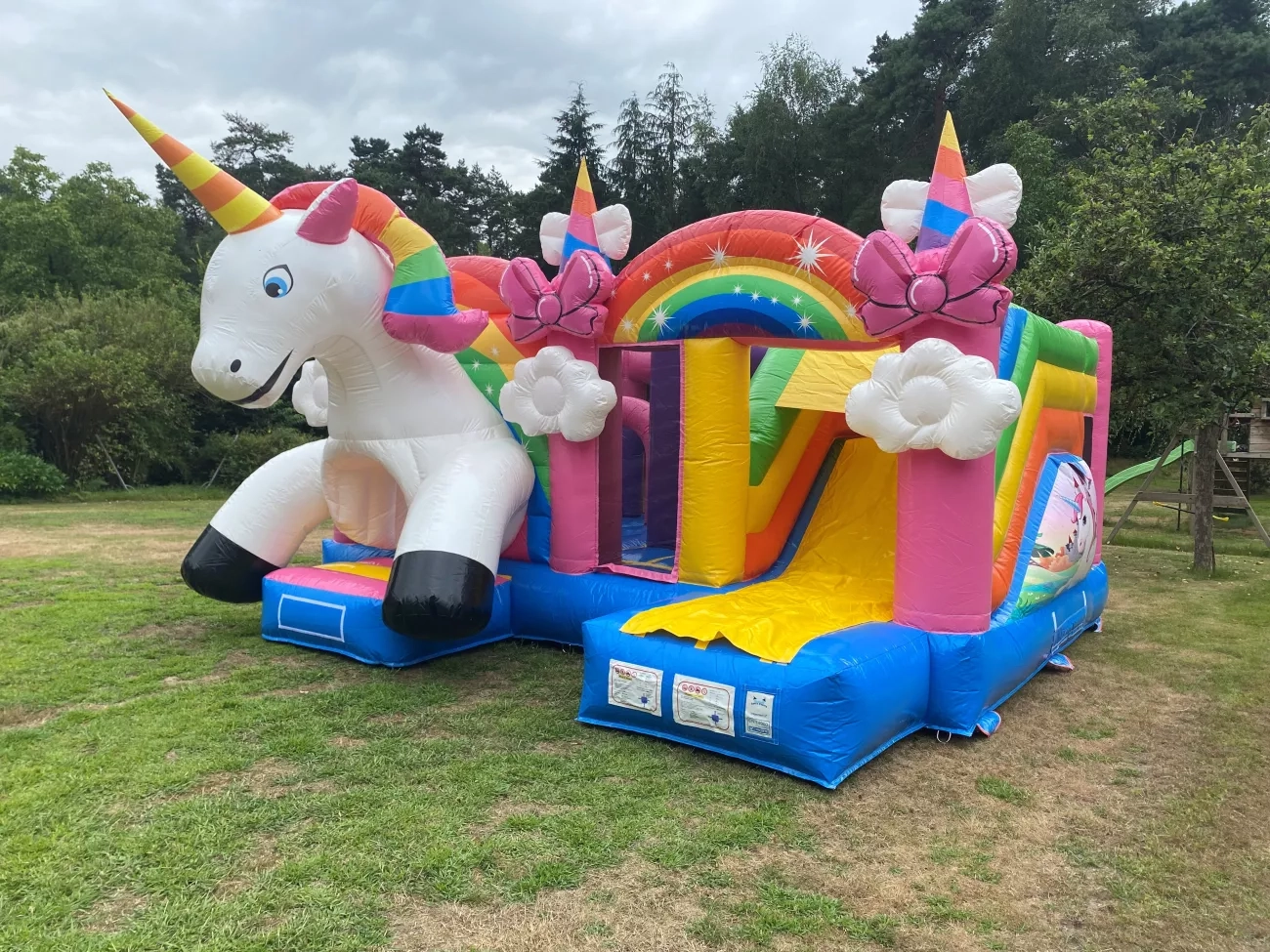 Spring Events: Unicorn springkasteel foto3