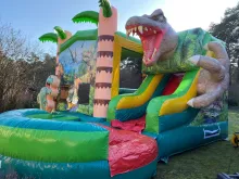 Spring Events: Dinosaurus springkasteel huren